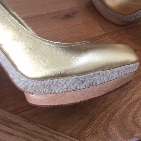 Charles David Gold Platform Pumps - Picture 2 of 8